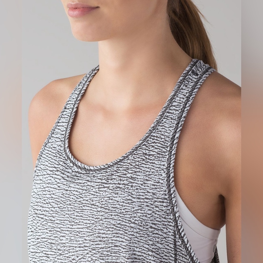 Lululemon Long Distance Tank size 4 - Picture 3 of 9